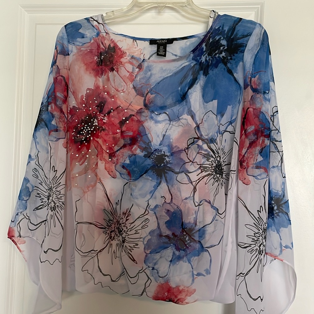 Women’s ALFANI petite size PM Excellent Condition NWOT
